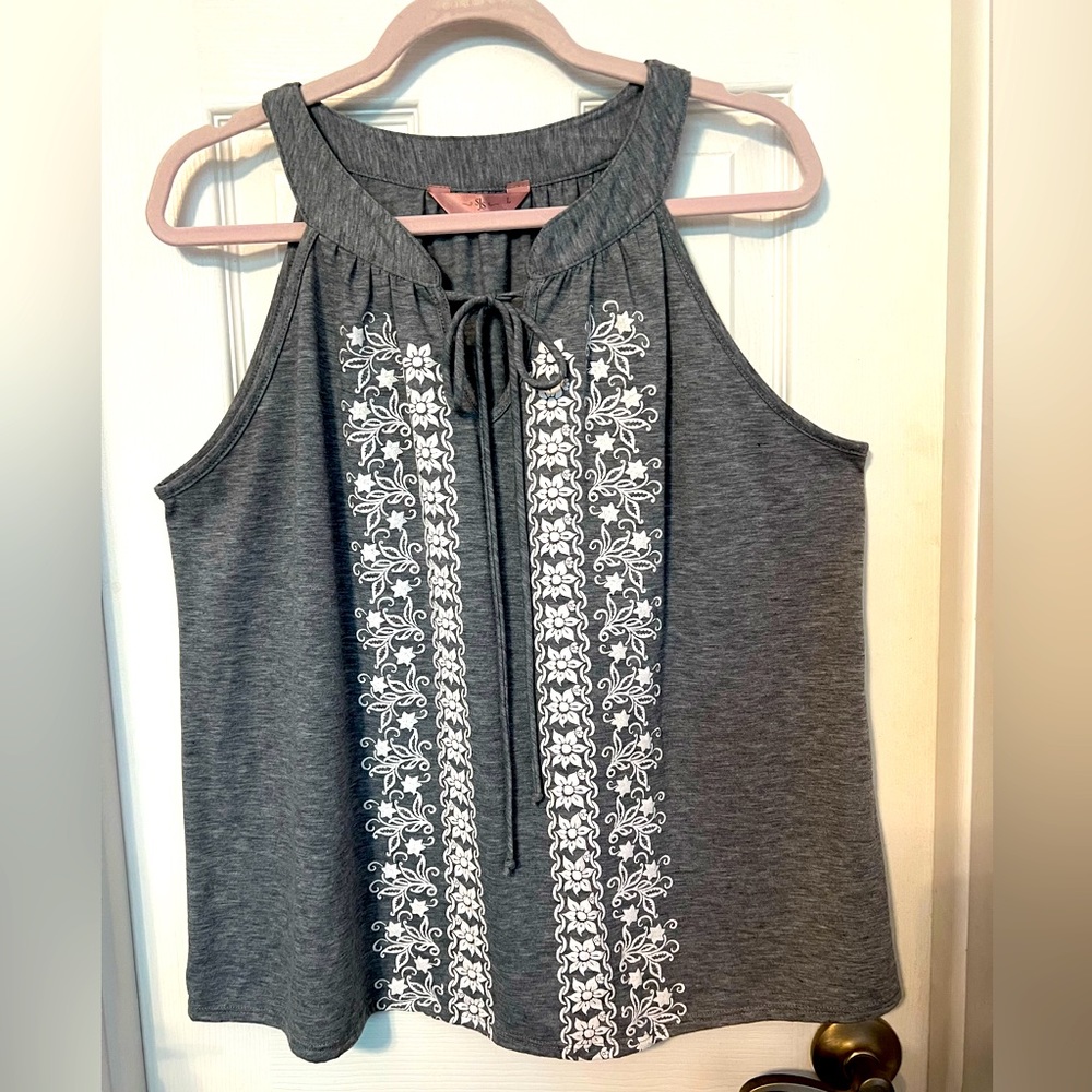 Size L gray tank with white floral stamp on front with tie closure